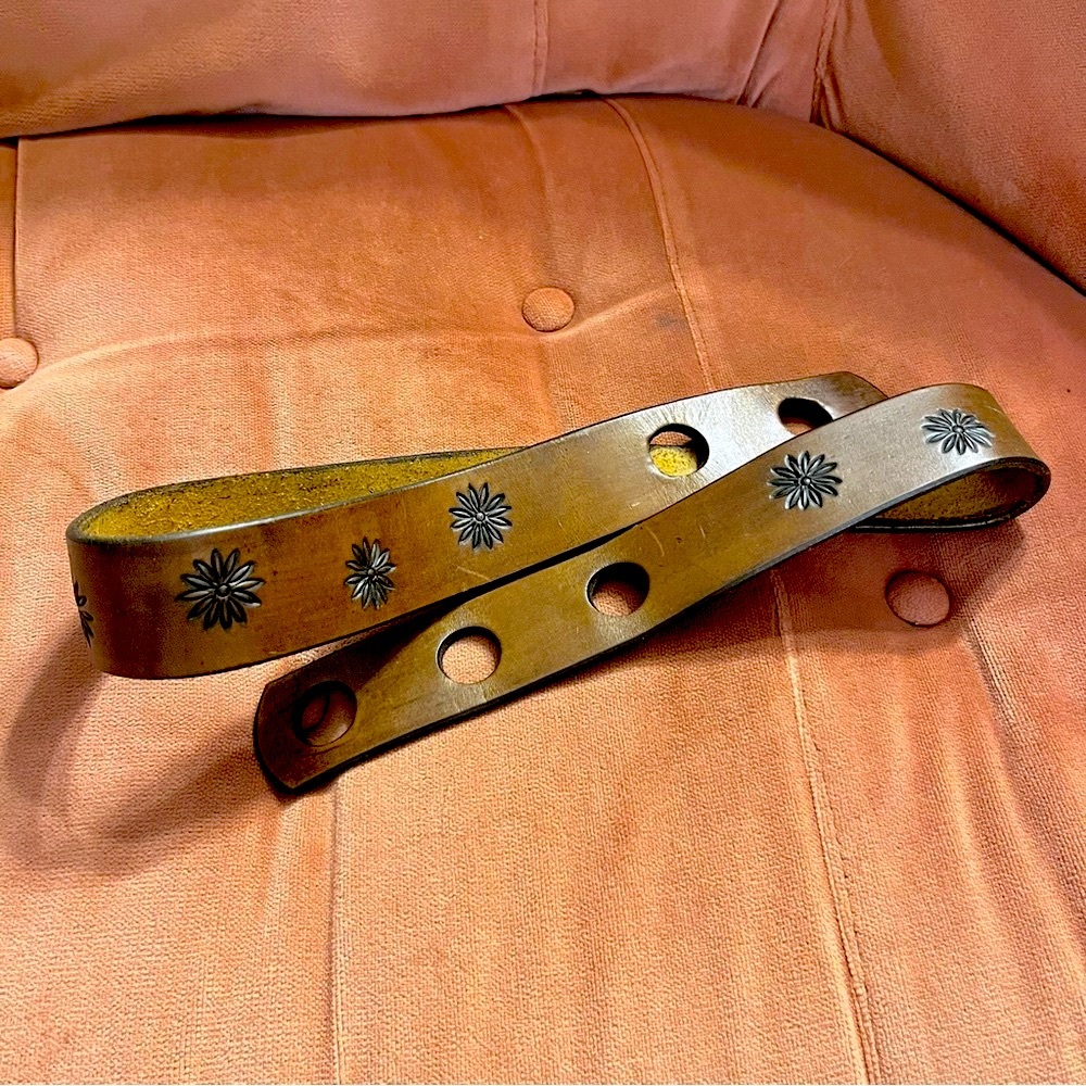 Vintage Daisy Belt - hand made - thick leather!